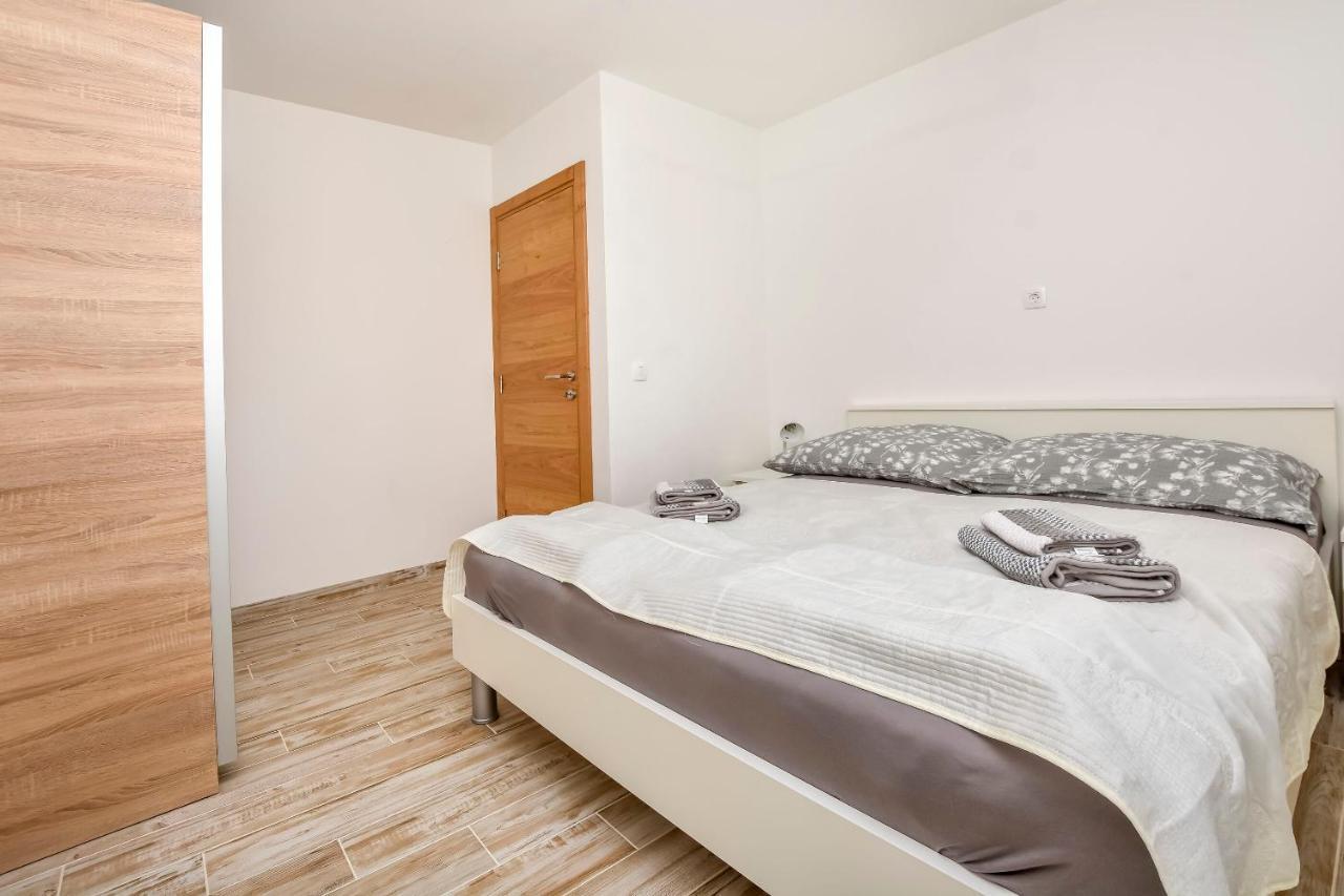 Apartments Jelena Rogoznica  Exterior photo